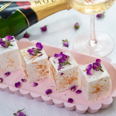 Champagne Gold marshmallow in Cloud Theory packaging – luxurious gourmet gift idea.