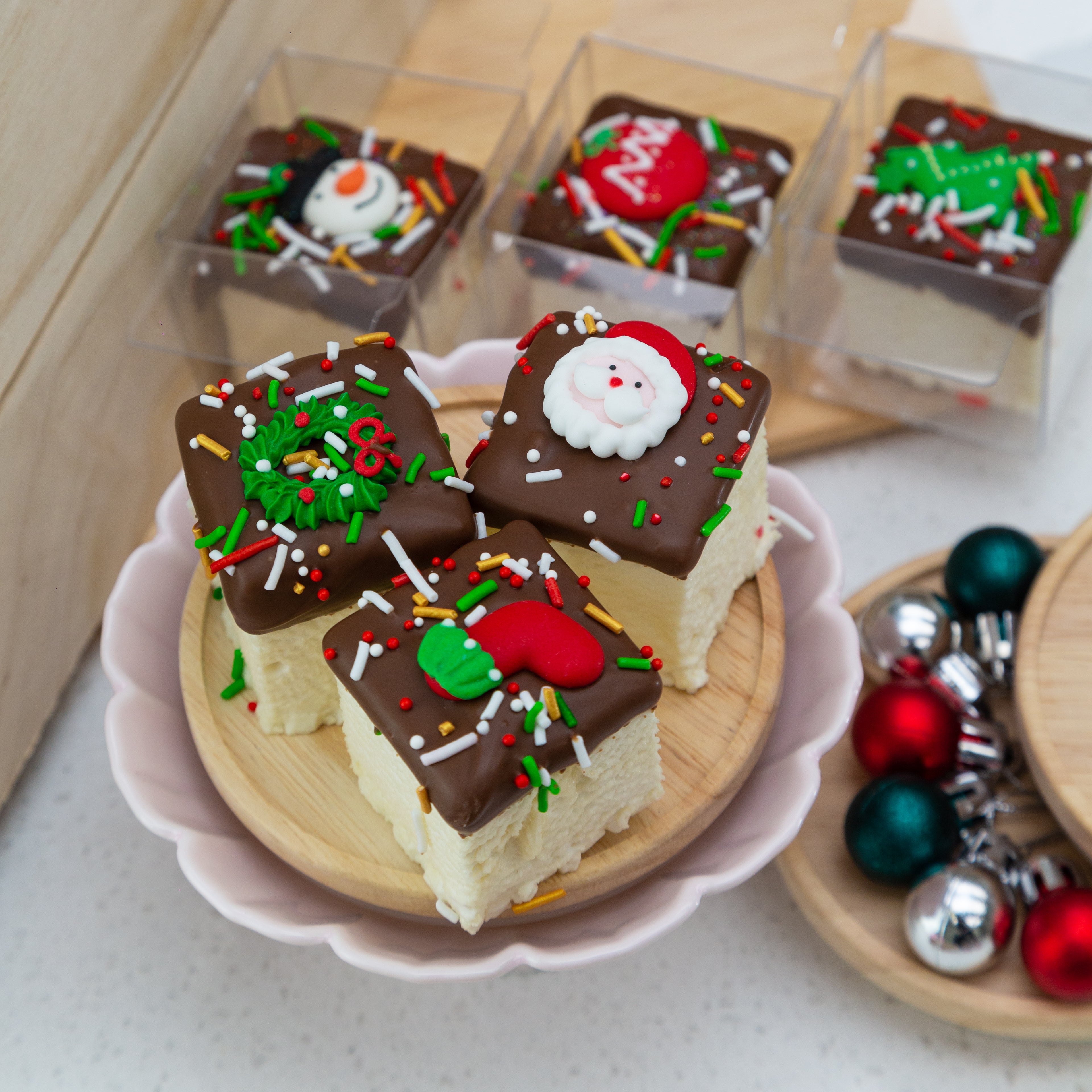 Favour Cubes - Festive Christmas Chocolate Dipped Marshmallows